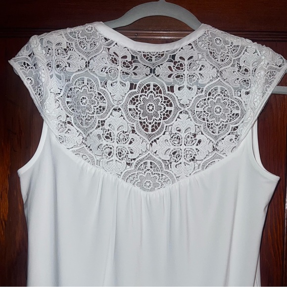⭐️White House Black Market⭐️ White Blouse, size Small⭐️ - Picture 3 of 12